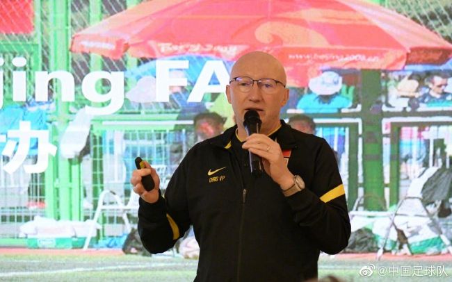 意大利政府此前实施的增长法令是一种鼓励外国人才进入意大利工作的措施，给予他们的雇主在薪水缴税方面50%的优惠。